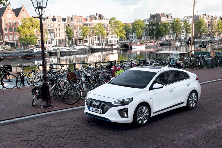  Hyundai IONIQ hybrid (AE) 2016 года  (WW) (фото 11 из 38)